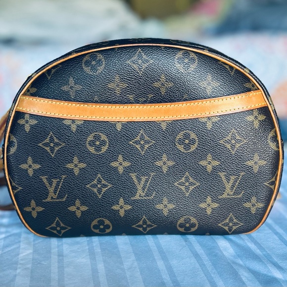 Louis Vuitton Handbags - 𝐀𝐮𝐭𝐡𝐞𝐧𝐭𝐢𝐜 𝐋𝐨𝐮𝐢𝐬 𝐕𝐮𝐢𝐭𝐭𝐨𝐧 𝐬𝐡𝐨𝐮𝐥𝐝𝐞𝐫/𝐜𝐫𝐨𝐬𝐬𝐛𝐨𝐝𝐲